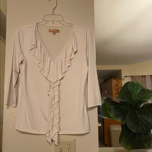 Ellen Tracy SZ M cream Ruffle V neck Top